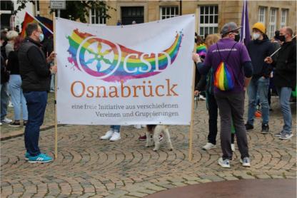 Transparent des Netzwerk der Vielfalt auf dem CSD in Osnabrück